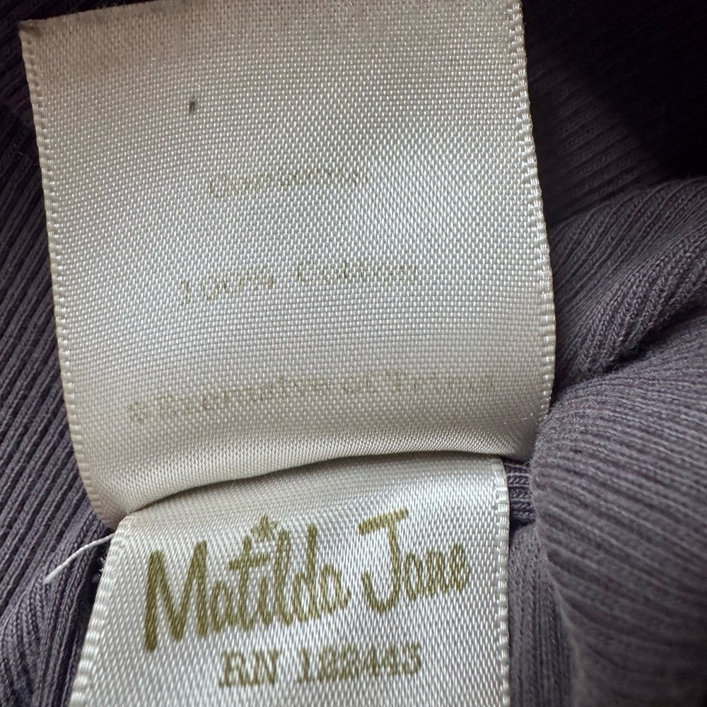 Matilda Jane Size S
Charcoal Ribbed Tank Top - Picture 5 of 8